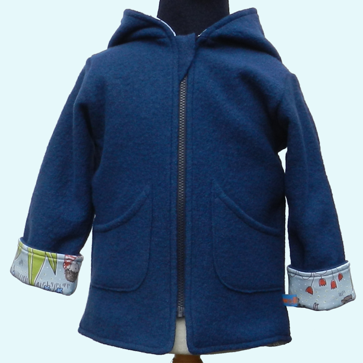 Wollkids Kinder Walkjacke gefüttert 100% Schurwolle - blau mit Hund Warme Wollkids Baby & Kinder Walkjacke gefüttert aus 100% Schurwolle im Übergang & Winter - blau mit Hund