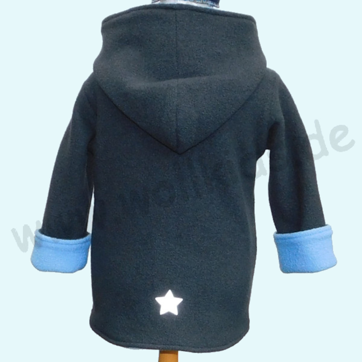 Wollkids Kinder Walkjacke mit Kapuze 100% Schurwolle - blau/anthrazit Wollkids Kinder Walkjacke für Waldkindergarten aus 100% Schurwolle - blau/anthrazit