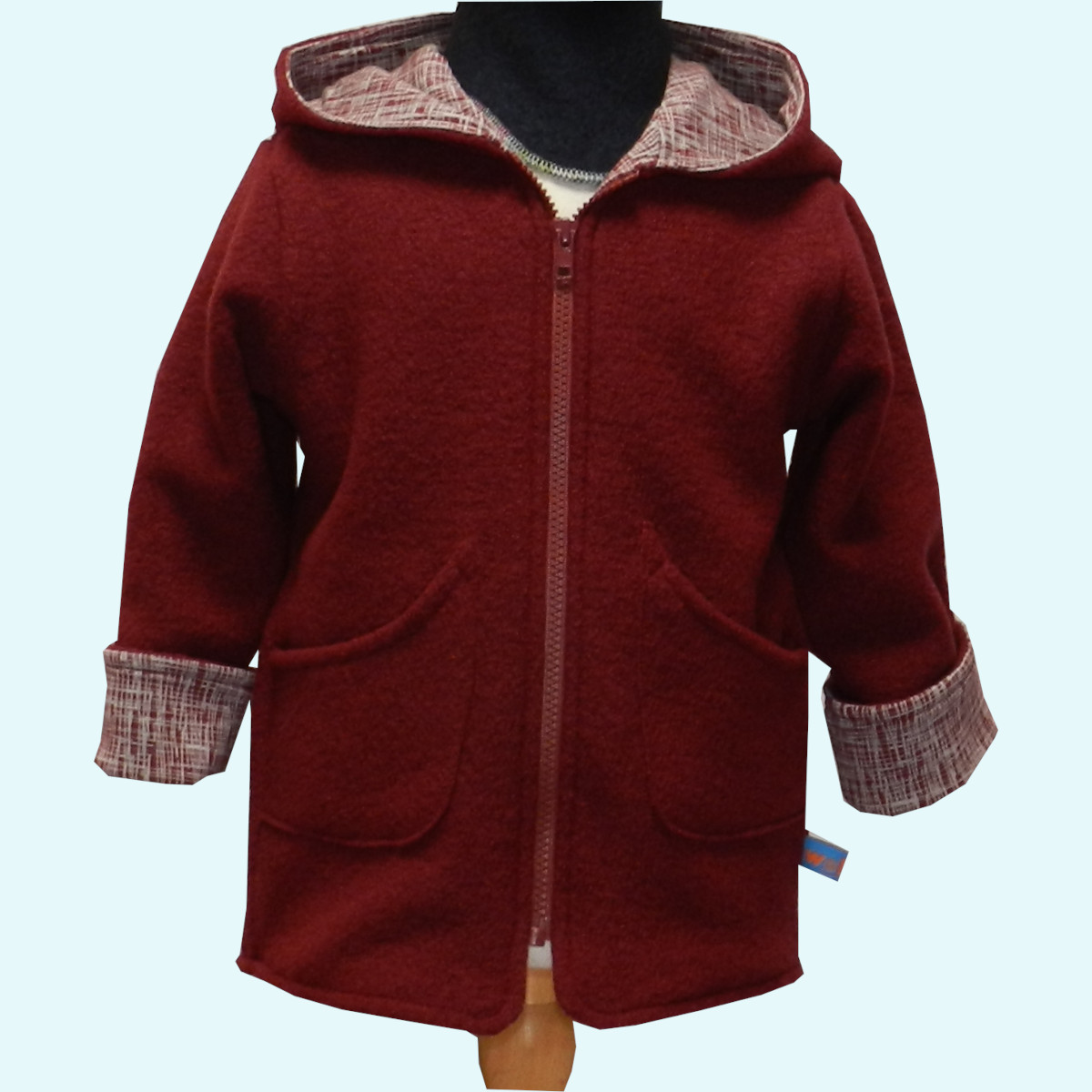 Wollkids Kinder Wollwalkjacke gefüttert 100% Wolle - rot mit Strichen Wollkids Baby & Kinder Wollwalkjacke gefüttert mit Reißverschluss & Kapuze aus 100% Schurwolle - rot mit Strichen